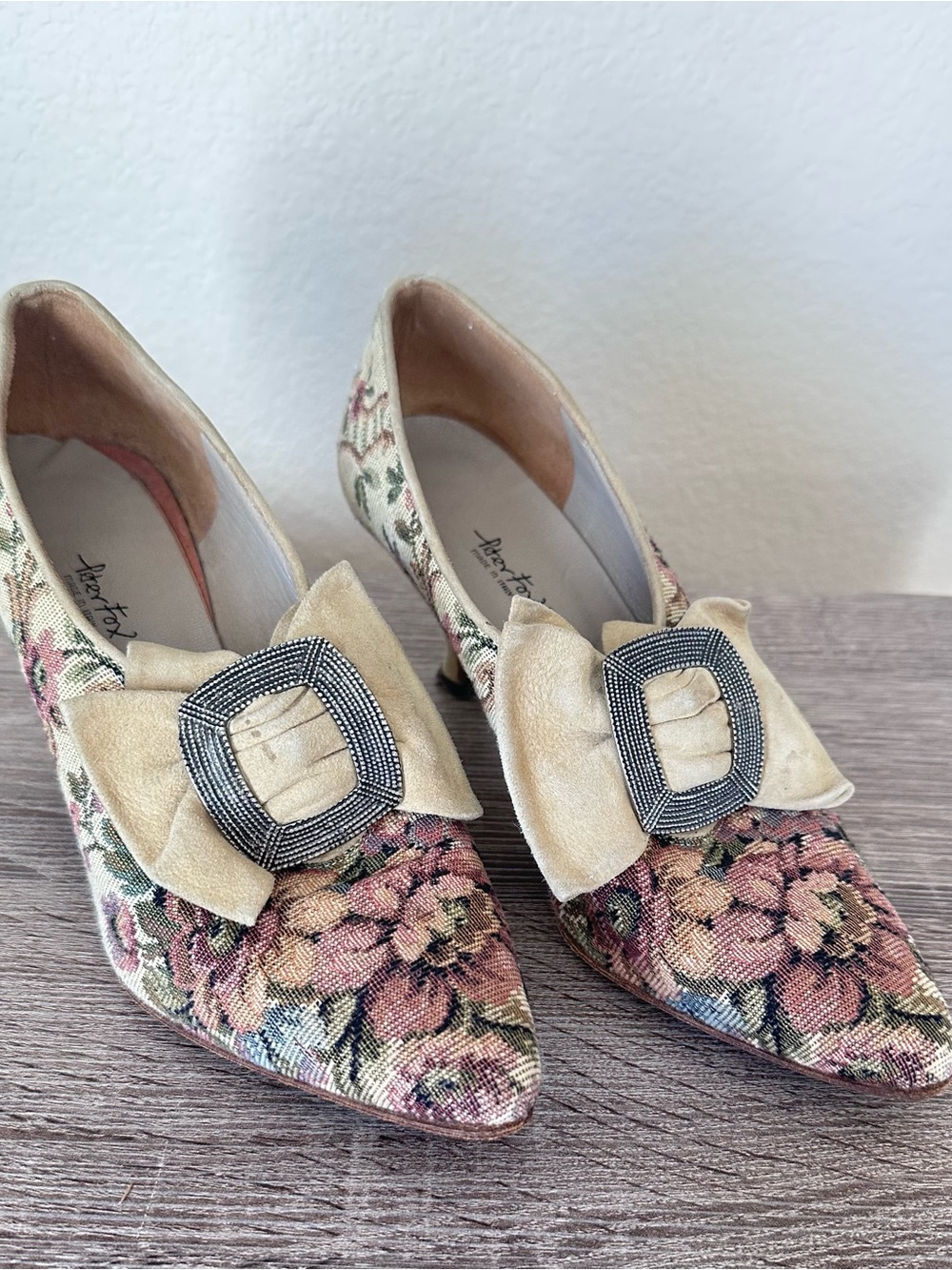 Peter Fox Vintage Woven Floral Tapestry Suede Bow Buckle Heels Pumps Italy 7.5B